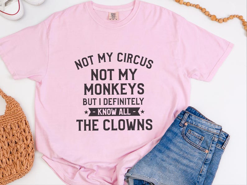 Camiseta divertida de payaso, regalo para fiestas temáticas de circo, camiseta con humor sarcástico, camiseta "No es mi circo, no son mis monos". imagen 1