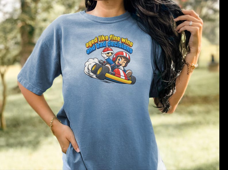 Kart racing-tröja, racerbilsoutfit, retro gaming-tröja, åldrad som fint vin och dåliga beslut, videospelspresent bild 2