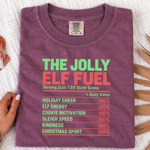Camiseta de elfo navideño, camiseta navideña divertida para la familia, camiseta a juego para fiestas navideñas, camiseta Jolly Elf Fuel imagen 5