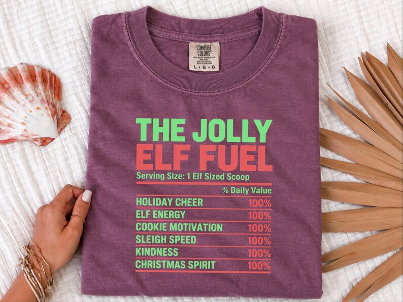 Camiseta de elfo navideño, camiseta navideña divertida para la familia, camiseta a juego para fiestas navideñas, camiseta Jolly Elf Fuel imagen 5