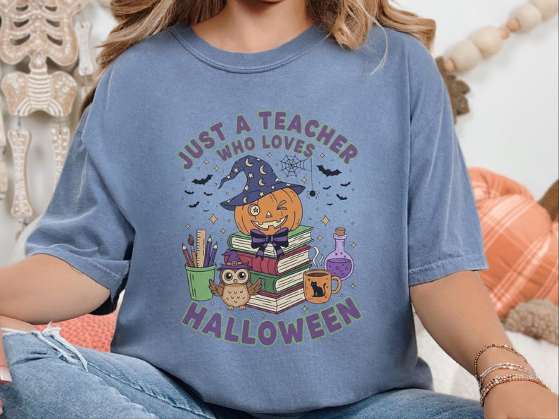 Comfort Colors Spooky Teacher Shirt, Just A Teacher Who Loves Halloween Tee, Elementary Reading Specialist Outfit, Spooky Teacher Tee Bild 10