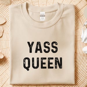 Camiseta de Yas Queen Drag Race, camiseta divertida y sarcástica de cultura pop, regalo de humor para empoderar a las mujeres de la Generación Z, top para fiestas del Orgullo LGBTQ, top de regalo de broma imagen 4