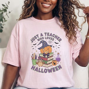 Comfort Colors Spooky Teacher Shirt, Just A Teacher Who Loves Halloween Tee, Elementary Reading Specialist Outfit, Spooky Teacher Tee Bild 9