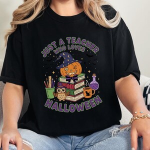 Comfort Colors Spooky Teacher Shirt, Just A Teacher Who Loves Halloween Tee, Elementary Reading Specialist Outfit, Spooky Teacher Tee Bild 3