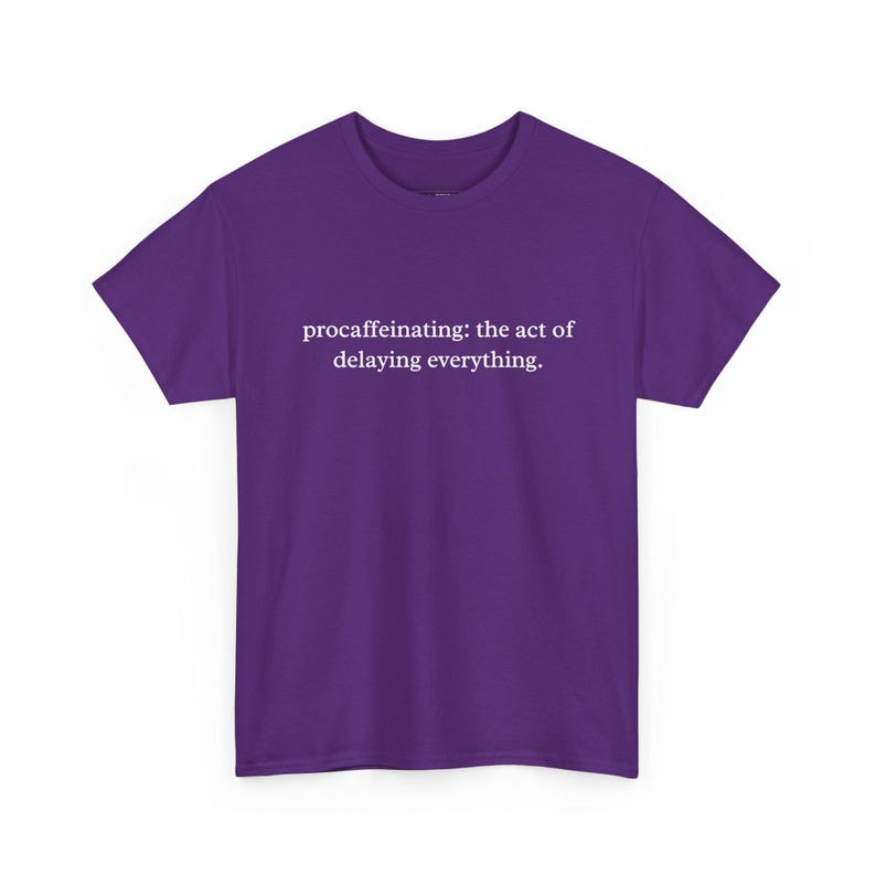 Procaffeinating: The Art of Delaying Everything - Funny Coffee T-Shirt, Sarcastic Humor and Caffeine Addict Gift for Office and Work. Bild 6