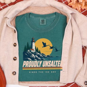 Great Lakes Shirt, Proudly Unsalted Lake Tee, Vintage Retro Pride, Mid West Style Shirt, Lighthouse Gift, Canada Lake Shirt, Lake Life Gift Bild 4