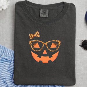 Comfort Colors Jack O Lantern Face Shirt, Womens Fall Halloween Party Tee, Cute Leopard Print Pumpkin Sweatshirt, Leopard Pumpkin image 8