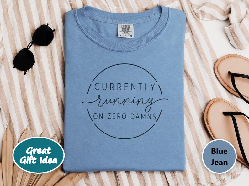 Sarcastic Quote Shirt, Funny Saying Tee, Currently Running On Zero Damns Sweatshirt, Introvert Humor Gift, Sarcastic Pullover Bild 9