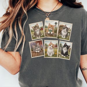 Camiseta vintage de gato, camiseta con sello postal, regalo para amantes de los gatitos de granja, camiseta para amantes de los animales, regalo retro para amantes de los gatos de campo imagen 8