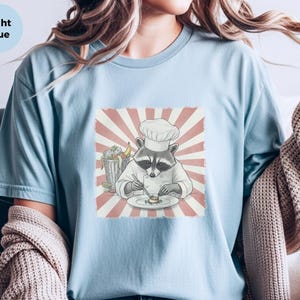 Funny Cooking Gift Tee, Culinary Humor Shirt, Raccoon Chef Shirt, Trash Panda Apparel, Cook Appreciation Gift afbeelding 4