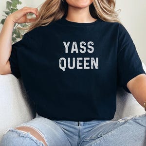 Camiseta de Yas Queen Drag Race, camiseta divertida y sarcástica de cultura pop, regalo de humor para empoderar a las mujeres de la Generación Z, top para fiestas del Orgullo LGBTQ, top de regalo de broma imagen 5