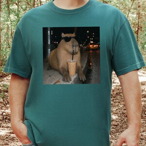 Cooles Capybara-Shirt, Geschenk für Eiskaffee-Liebhaber, Lustiges Tier-T-Shirt, Shirt für Kaffeesüchtige Bild 9