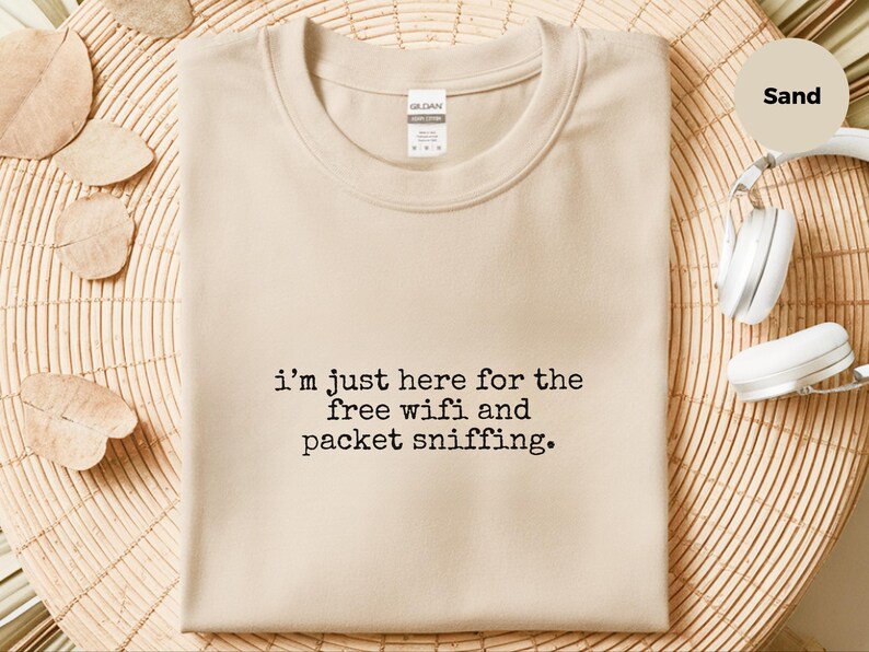 Camiseta de Segurança Cibernética | Estou aqui só pelo Wi-Fi grátis e pela análise de pacotes imagem 4