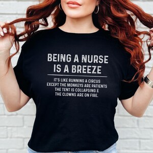 T-shirt humoristique sur le thème des infirmières, « Être infirmière, c'est facile », T-shirt drôle pour infirmières sarcastiques, Humour hospitalier, T-shirt « Pas mon singe », Anniversaire médical image 5