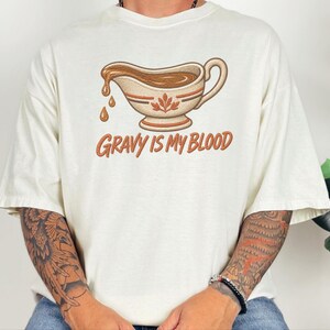 „Soße ist mein Blut“-Shirt, Geschenk für Feinschmecker zum Thanksgiving-Fest, lustiges Koch-T-Shirt, Sweatshirt für das Festessen, Geschenk für Foodies Bild 4