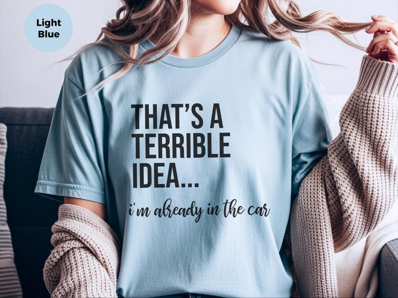 Witziges virales Top: „Das ist eine schreckliche Idee … ich sitze schon im Auto“ – Sarkastisches Damen-T-Shirt, Reise-Shirt, Abenteuerurlaubs-Shirt Bild 8
