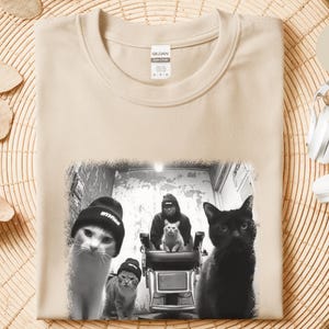 Gangster-Katzen-Shirt, stylisches Streetwear-Motiv für Katzenfans, lustiges T-Shirt mit Tierhumor, einzigartiges Geschenk für Tierbesitzer Bild 7