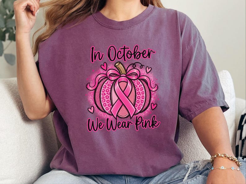 In oktober dragen we een roze shirt, een pompoencadeau ter bevordering van borstkankerbewustzijn, een roze lint-herfstshirt, een hoodie met steunmotief en een shirt voor overlevenden. afbeelding 1