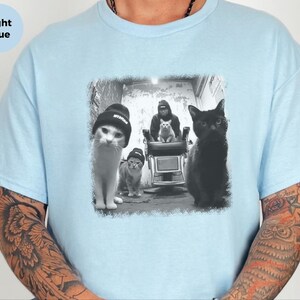 Gangster-Katzen-Shirt, stylisches Streetwear-Motiv für Katzenfans, lustiges T-Shirt mit Tierhumor, einzigartiges Geschenk für Tierbesitzer Bild 2