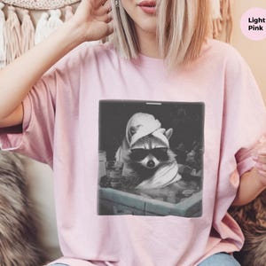 Waschbär Shirt | Waschbär in einem Spa, entspannendes Tiergrafik-T-Shirt Bild 7