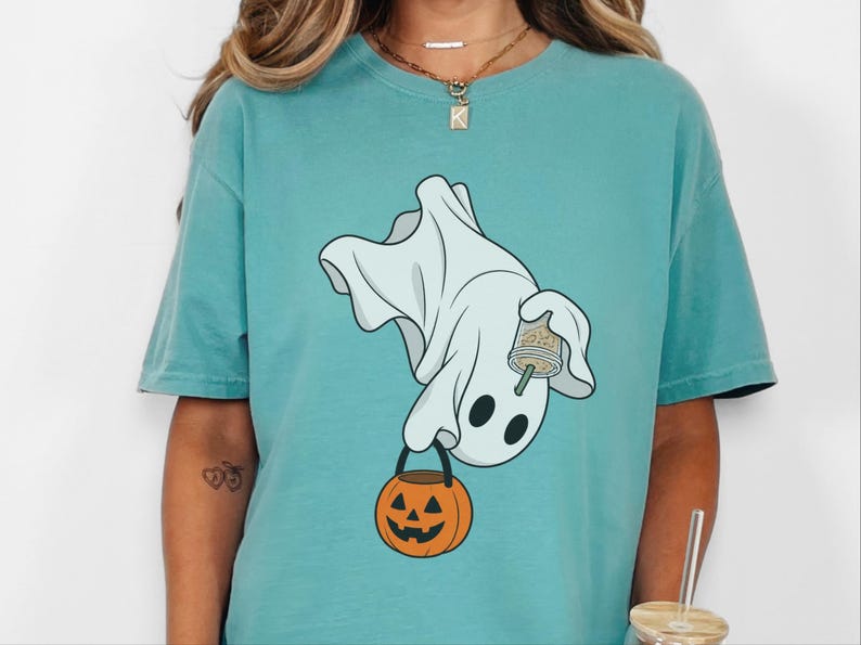 Camiseta de fantasmas para café, camiseta de fantasmas "Boo", camiseta de café de Halloween, camiseta de fantasmas adorable, camiseta de temporada espeluznante, camiseta de café de otoño, regalo para amantes del café imagen 7
