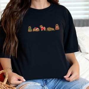 Weihnachtsshirt mit Wasserschweinmotiv, festliches Geschenk für Wasserschweinliebhaber, Tier-T-Shirt für Weihnachten, süßes Nager-Shirt für die Feiertage, Geschenk für Tierfreunde Bild 2
