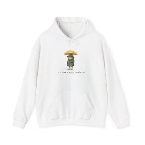 Frog in Raincoat Cute Amphibian Shirt Cottagecore Rainy Day Aesthetic imagen 8