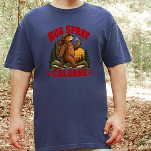 Camiseta divertida para senderismo, camiseta de naturaleza al aire libre, idea de regalo para campistas, camiseta con repelente de insectos, camiseta de senderismo con osos, regalo de humor para excursionistas, camiseta para amantes del senderismo imagen 6
