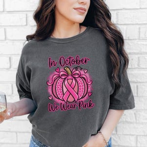 In oktober dragen we een roze shirt, een pompoencadeau ter bevordering van borstkankerbewustzijn, een roze lint-herfstshirt, een hoodie met steunmotief en een shirt voor overlevenden. afbeelding 7