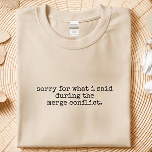 Lustiges Programmier-T-Shirt: Tut mir leid für das, was ich während des Merge-Konflikts gesagt habe, T-Shirt, Programmierer Geschenk Bild 6