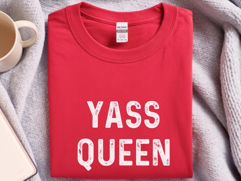 Camiseta de Yas Queen Drag Race, camiseta divertida y sarcástica de cultura pop, regalo de humor para empoderar a las mujeres de la Generación Z, top para fiestas del Orgullo LGBTQ, top de regalo de broma imagen 8