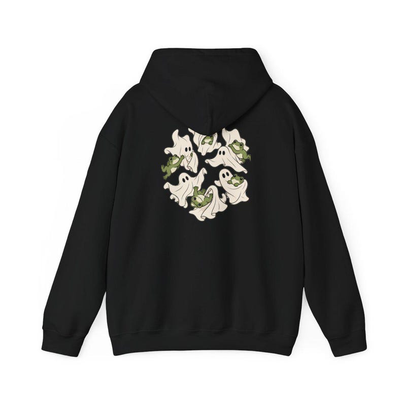 Maglietta per amanti delle rane, regalo a tema fantasmi, maglietta per la stagione spettrale, top di Halloween in stile cottagecore, regalo per amanti degli anfibi, divertente abbigliamento grafico autunnale immagine 11