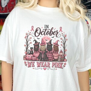 En octobre, on porte du rose ! T-shirt, cadeau d’Halloween pour la sensibilisation au cancer du sein, T-shirt de sorcière au ruban rose, Équipe de soutien aux personnes atteintes de cancer image 9