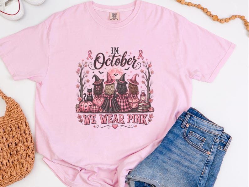 En octobre, on porte du rose ! T-shirt, cadeau d’Halloween pour la sensibilisation au cancer du sein, T-shirt de sorcière au ruban rose, Équipe de soutien aux personnes atteintes de cancer image 4