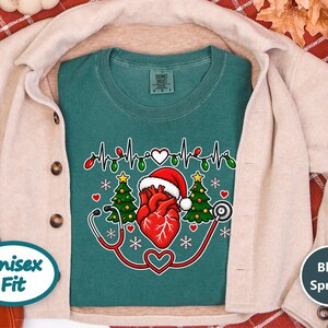 Christmas Nurse Shirt, Cardiac Nurse Christmas Gift, Cardiology Nurse Tee, Heart Anatomy Shirt, Telemetry Tech Shirt, Festive Nurse Top imagen 9
