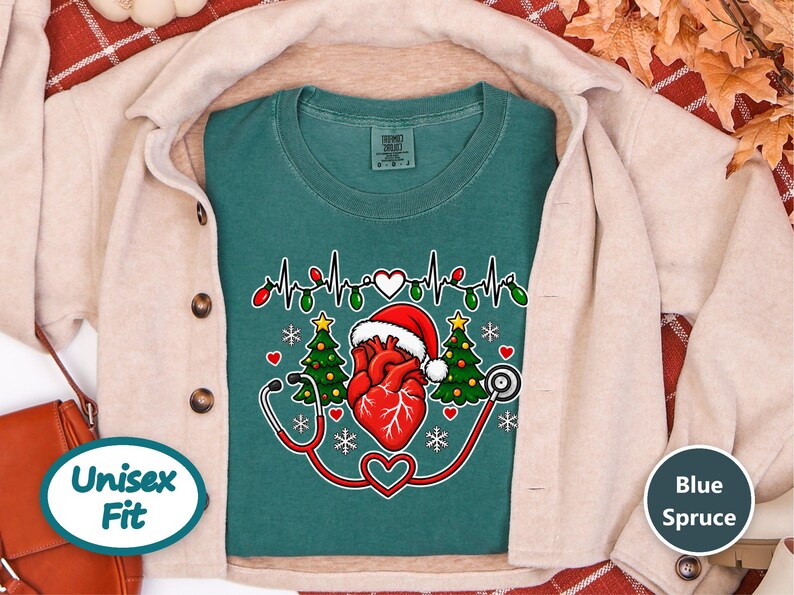 Christmas Nurse Shirt, Cardiac Nurse Christmas Gift, Cardiology Nurse Tee, Heart Anatomy Shirt, Telemetry Tech Shirt, Festive Nurse Top imagen 9