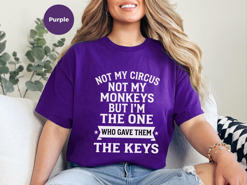 Camiseta com humor sarcástico: Não é meu circo, não são meus macacos, mas fui eu quem lhes dei as chaves | Camiseta engraçada do caos imagem 2