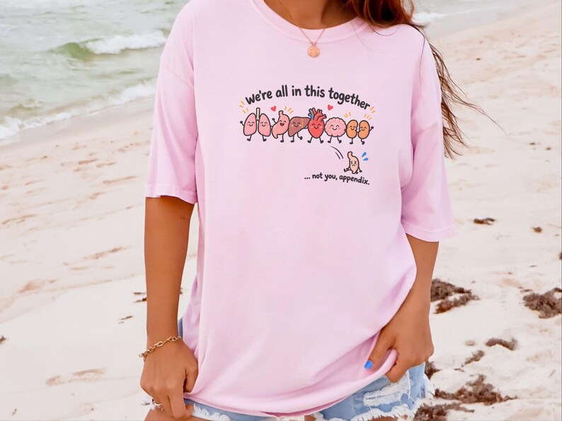 T-Shirt mit Blinddarm-OP-Motiv, lustiges Medizin-T-Shirt, Geschenk zur Genesung nach einer Blinddarmentfernung, niedliches T-Shirt mit menschlicher Organanatomie, Geschenk für OP-Krankenschwestern Bild 5