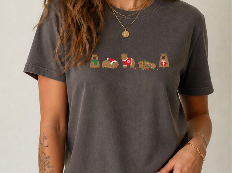 Weihnachtsshirt mit Wasserschweinmotiv, festliches Geschenk für Wasserschweinliebhaber, Tier-T-Shirt für Weihnachten, süßes Nager-Shirt für die Feiertage, Geschenk für Tierfreunde Bild 1