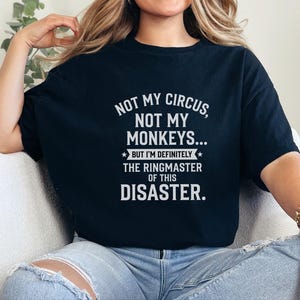 Camiseta divertida para la oficina, "No es mi circo, no son mis monos", maestro de ceremonias, regalo para el estrés laboral y la gestión corporativa, regalo para compañeros de trabajo y jefes, camiseta para fiestas de circo. imagen 2