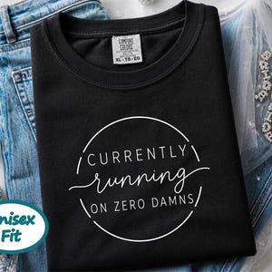 Sarcastic Quote Shirt, Funny Saying Tee, Currently Running On Zero Damns Sweatshirt, Introvert Humor Gift, Sarcastic Pullover Bild 6