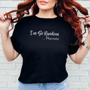 I and #39;m So Random Placenta Funny Meme Shirt - Absurdist Adult Humor Tee | Weird Sarcastic Gift for Gen Z and Unhinged Friends imagen 3