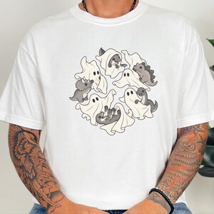 Camiseta infantil de dinosaurios, fantasma jugando con dinosaurios, linda camiseta de Halloween, regalo prehistórico, camiseta para amantes de los dinosaurios, camiseta para fiestas espeluznantes imagen 7