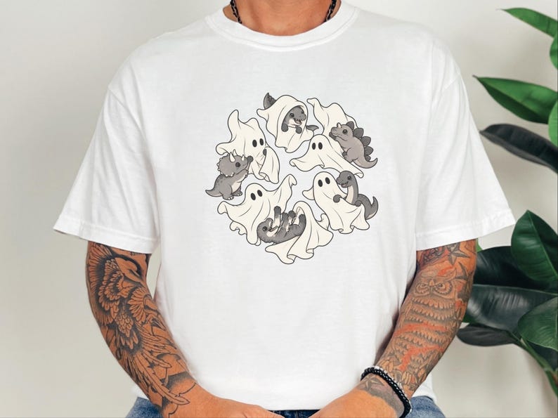 Camiseta infantil de dinosaurios, fantasma jugando con dinosaurios, linda camiseta de Halloween, regalo prehistórico, camiseta para amantes de los dinosaurios, camiseta para fiestas espeluznantes imagen 7