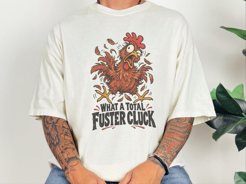 Camiseta divertida de gallinas, regalo para criadores de gallinas, camiseta sarcástica de granja, ¡Qué cacareo tan total!, camiseta divertida de aves de corral, regalo para la loca de las gallinas imagen 2