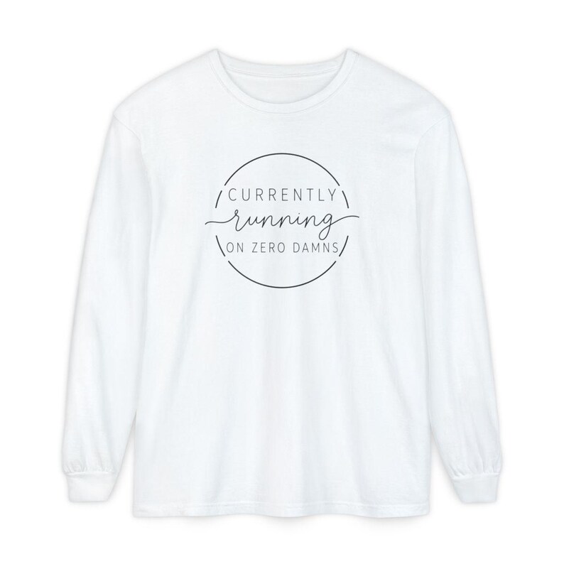 Sarcastic Quote Shirt, Funny Saying Tee, Currently Running On Zero Damns Sweatshirt, Introvert Humor Gift, Sarcastic Pullover Bild 14