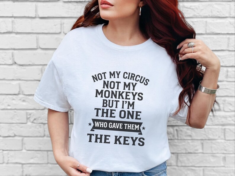 Camiseta com humor sarcástico: Não é meu circo, não são meus macacos, mas fui eu quem lhes dei as chaves | Camiseta engraçada do caos imagem 5