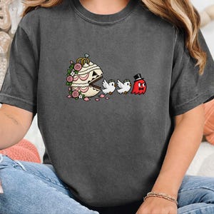 Gamer-Hochzeitsshirt, Geschenk für Gaming-Paare, Retro-Gaming-T-Shirt, Nerdiges Hochzeitsgeschenk, Pac-Man-Shirt Bild 8