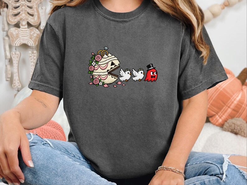 Gamer-Hochzeitsshirt, Geschenk für Gaming-Paare, Retro-Gaming-T-Shirt, Nerdiges Hochzeitsgeschenk, Pac-Man-Shirt Bild 8
