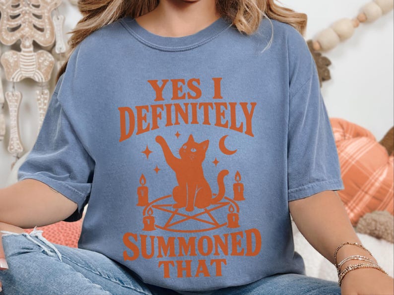 Heksenkat shirt, grappig Halloween kattenshirt, occult kattencadeau, shirt voor het griezelige seizoen, kleding met hemelse kat afbeelding 9